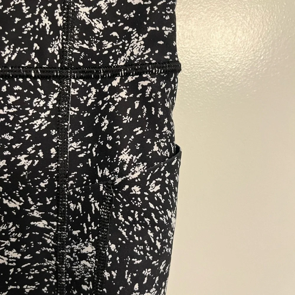 Athleta Ultimate Stash 7/8 Tight Black White Size XXS - Picture 5 of 9